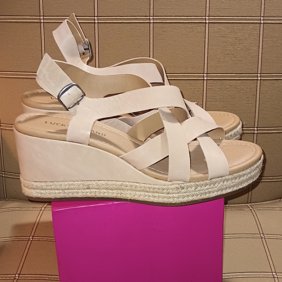 NWOT Lucky Brand Genuine Leather Designer Sandals 🩴 (10) - Picture 2 of 4